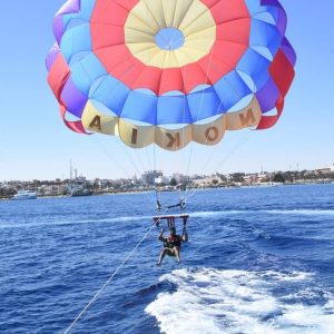 Parasailing w Szarm el-Szejk